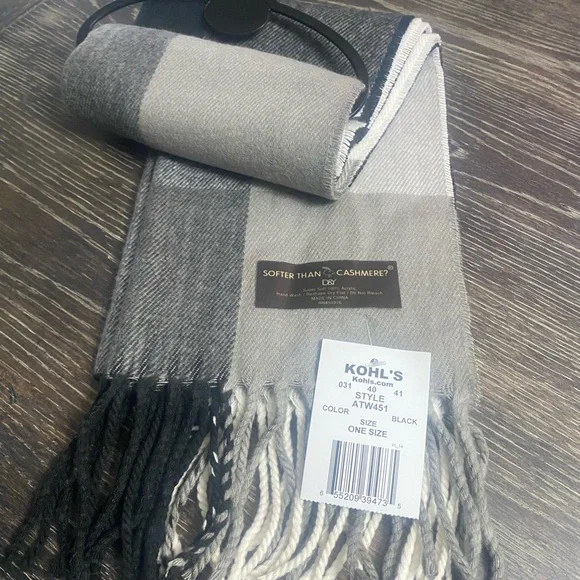 ✨2/$25✨Kohl's Soft Gray and Black Checkered Scarf - Picture 1 of 5